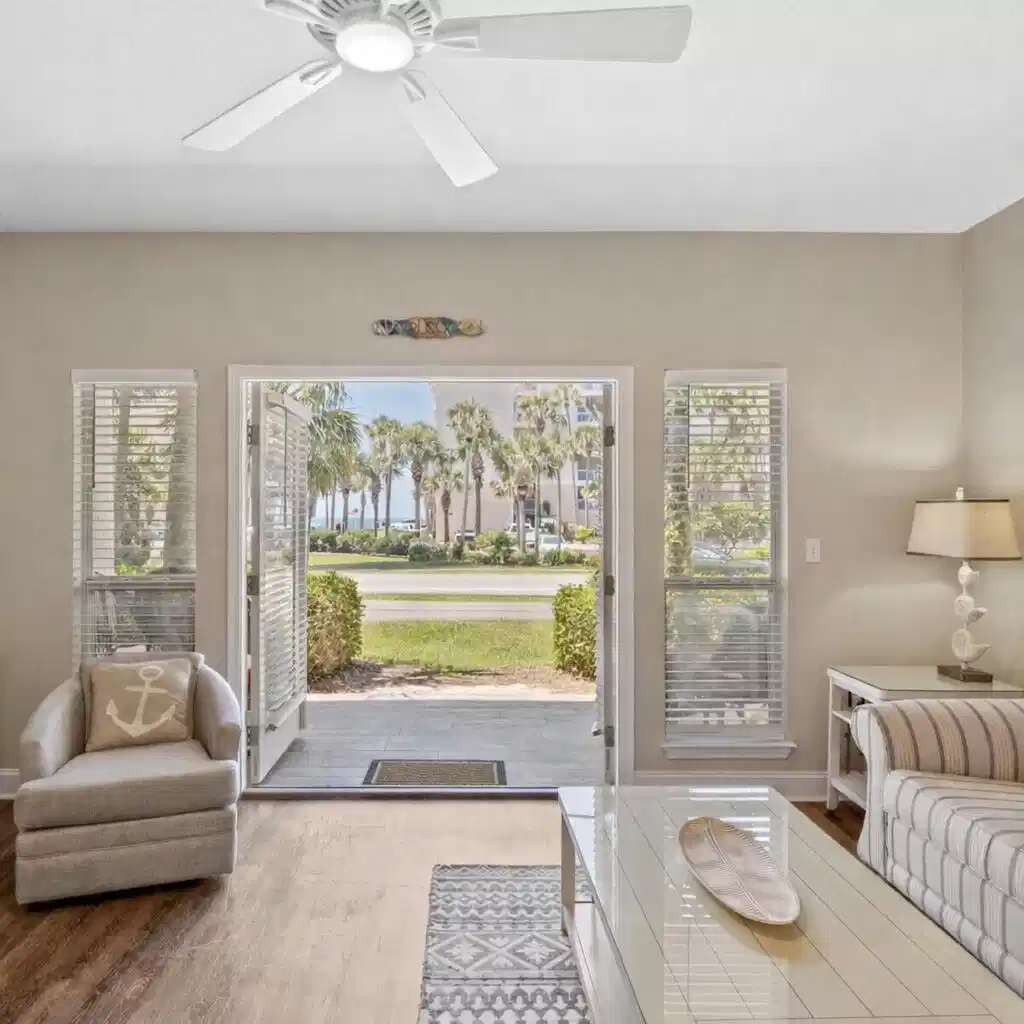 Image 1: Living Room