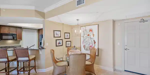 Image 3: Dining