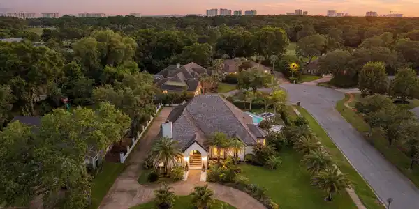 145 W Country Club Drive