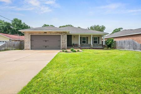 425 Baywood Drive