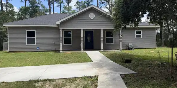 Image 3: Front yard