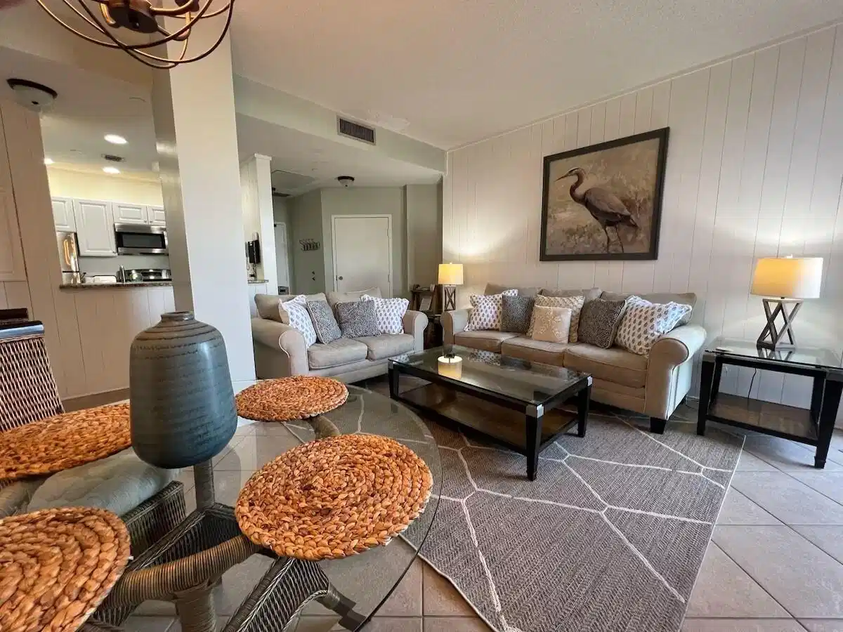 Image 1: Living Room