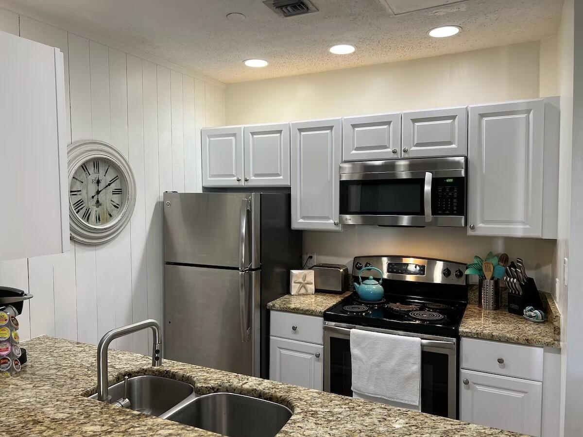 Image 3: Kitchen