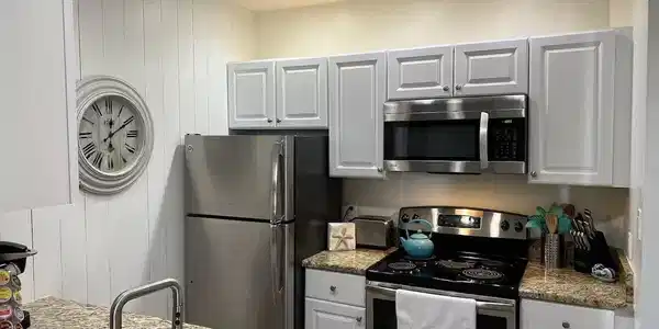 Image 3: Kitchen