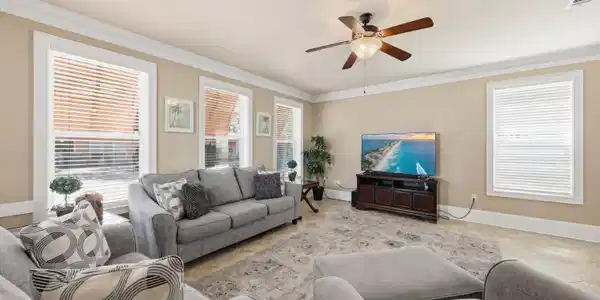 Image 4: MooreMedia_HDR_4