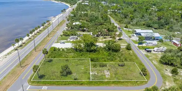 Image 4: 2411 Victoria Ave
