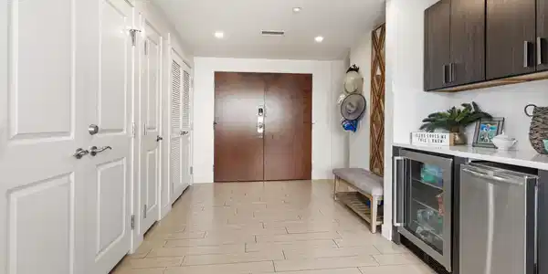 Image 3: Foyer