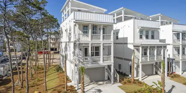 15 W Queen Palm Drive