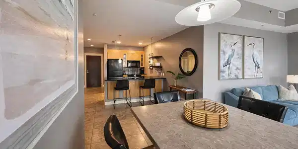 Image 4: Dining