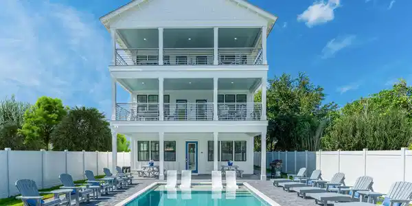 Image 2: 0-4 108-web-or-mls-4553 Luke Ave Exterio