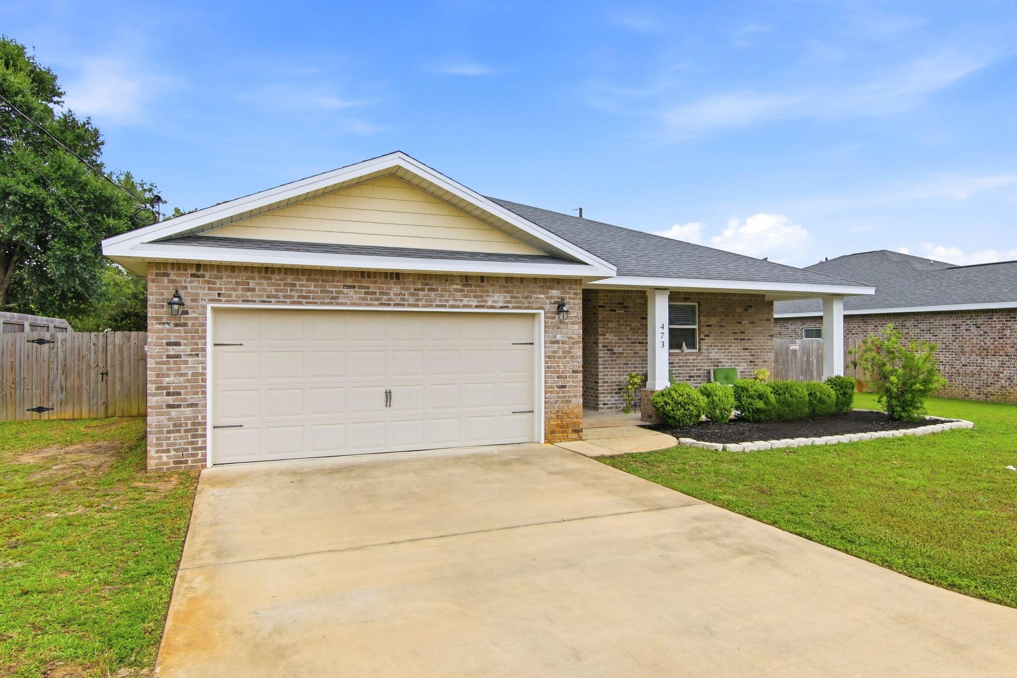 Image 2: 3 bed, 2 bath , 2 car garage