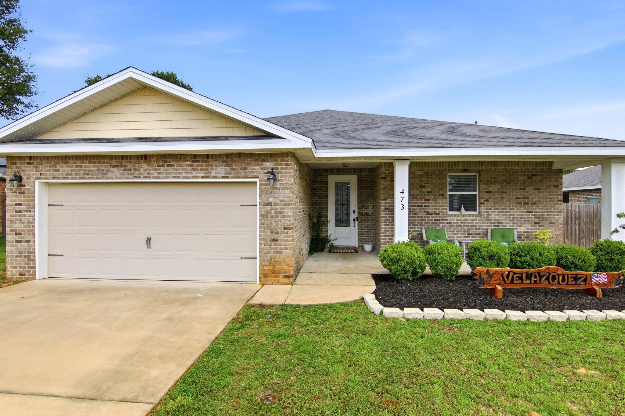 Image 4: Beautiful landscaping