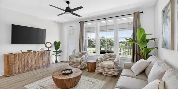 Image 3: Living Area