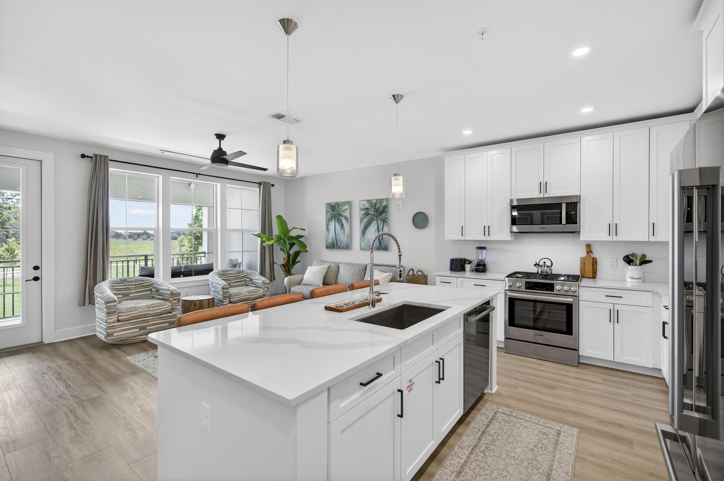 Image 4: Kitchen