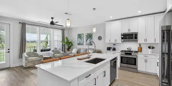 Image 4: Kitchen