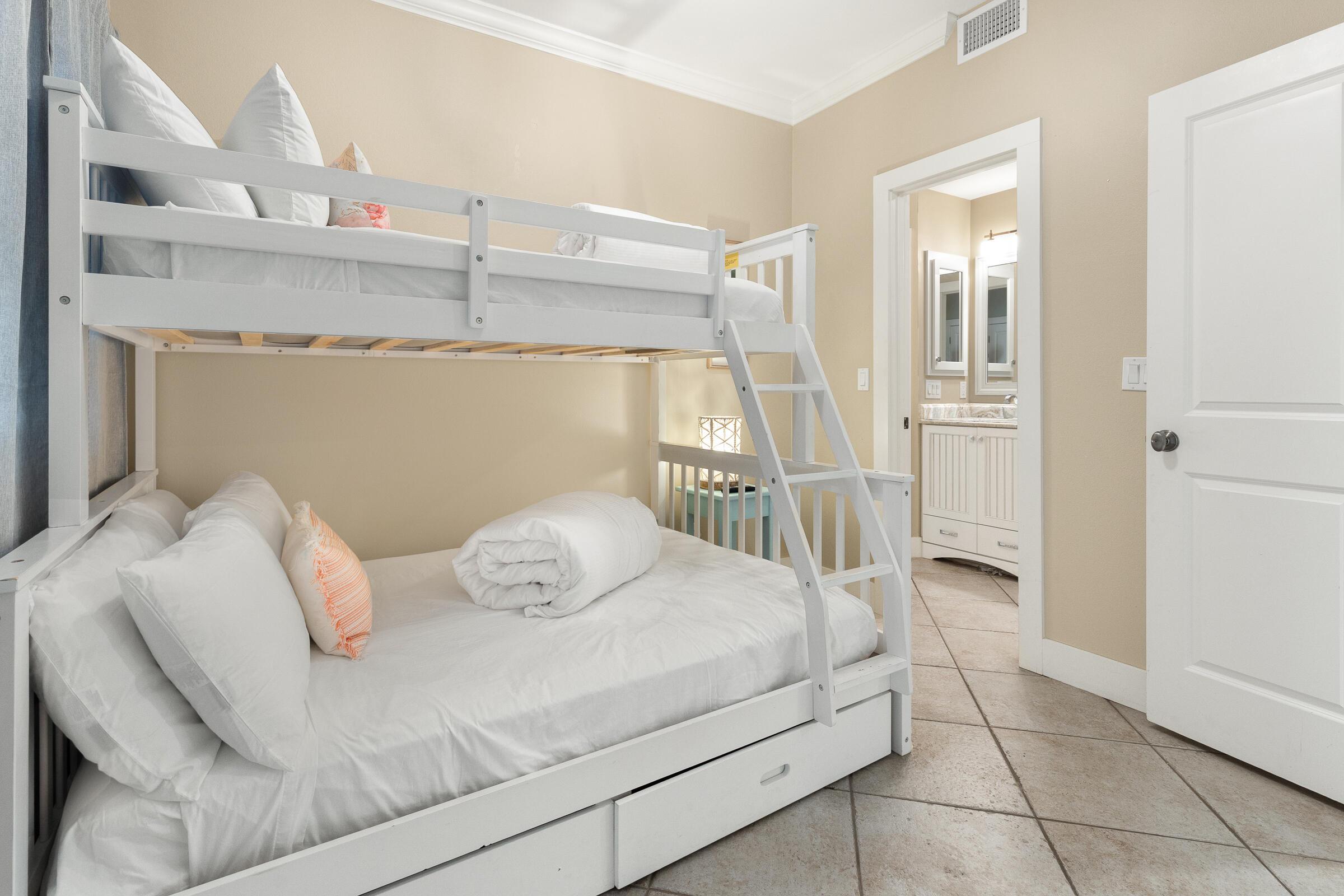 Image 4: Bedroom 2