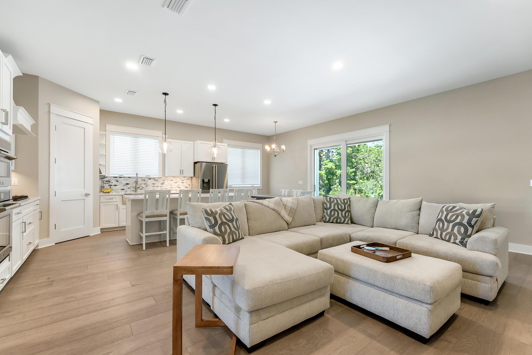 Image 2: Living Room