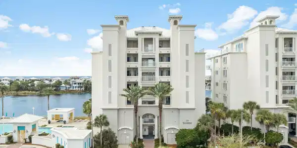 118 Carillon Market Street