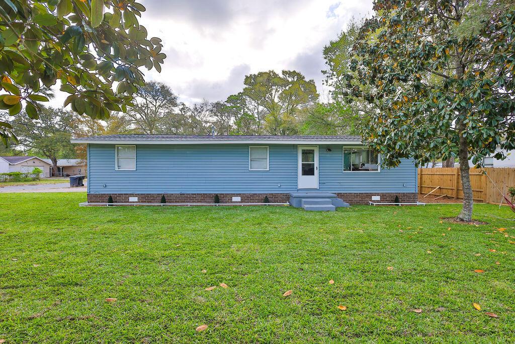 Image 1: Front Yard View