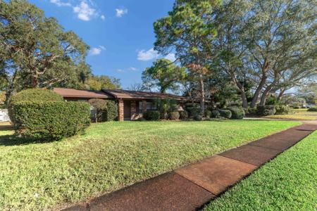 106 Woodbine Circle