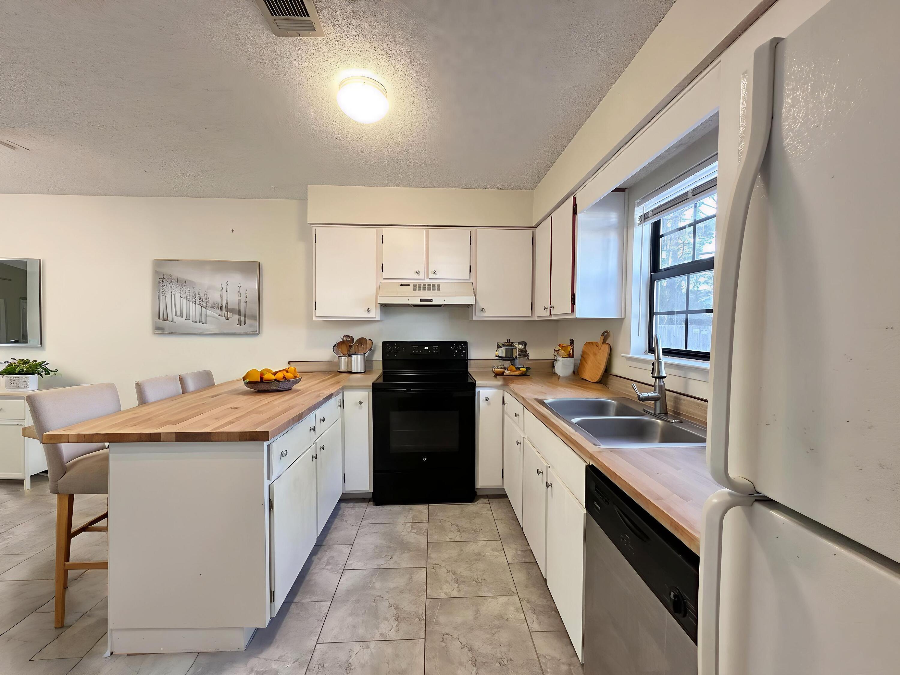 Image 2: 223 Oxford Court, Mary Esther, FL