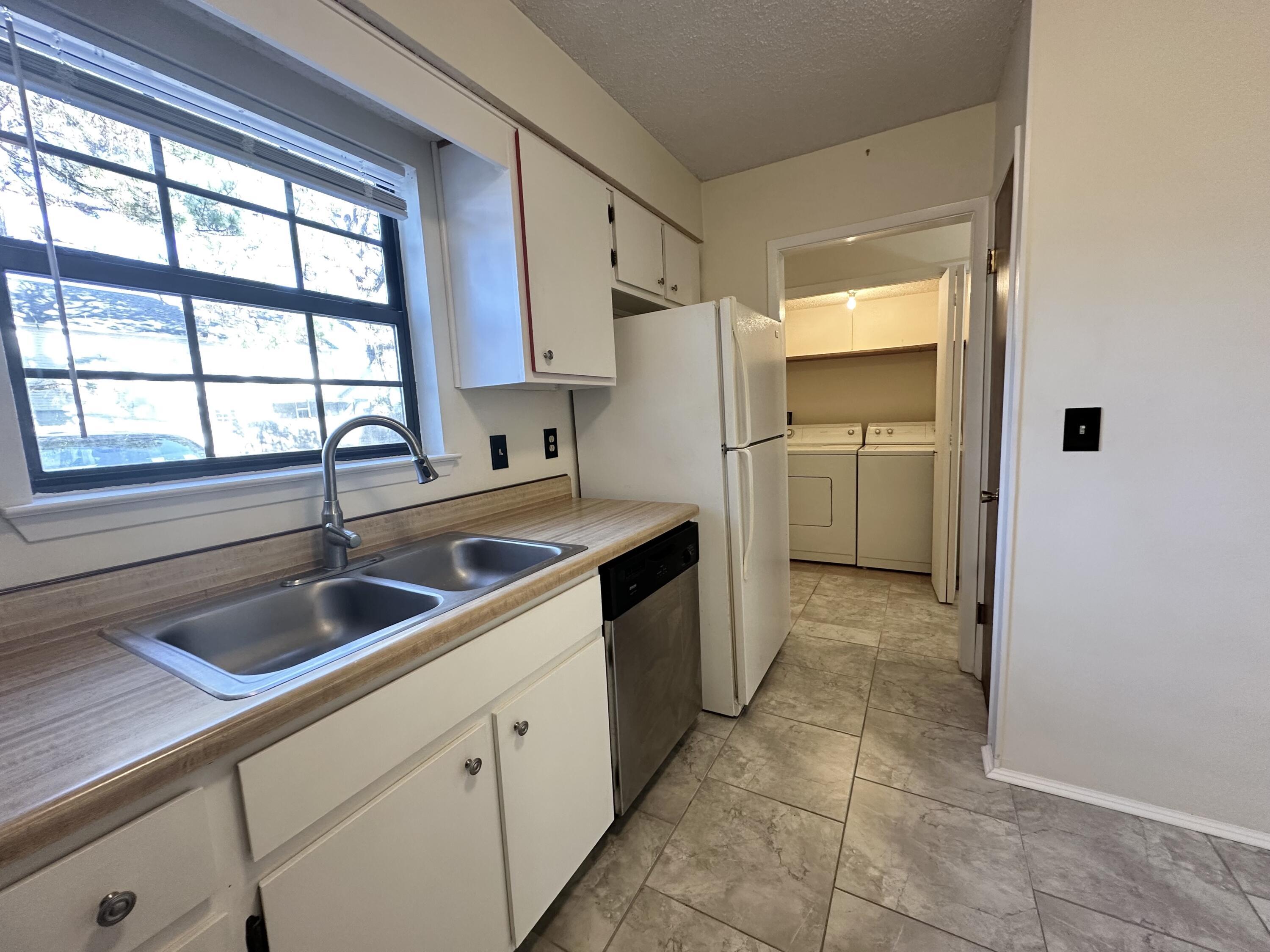 Image 4: 223 Oxford Court, Mary Esther, FL