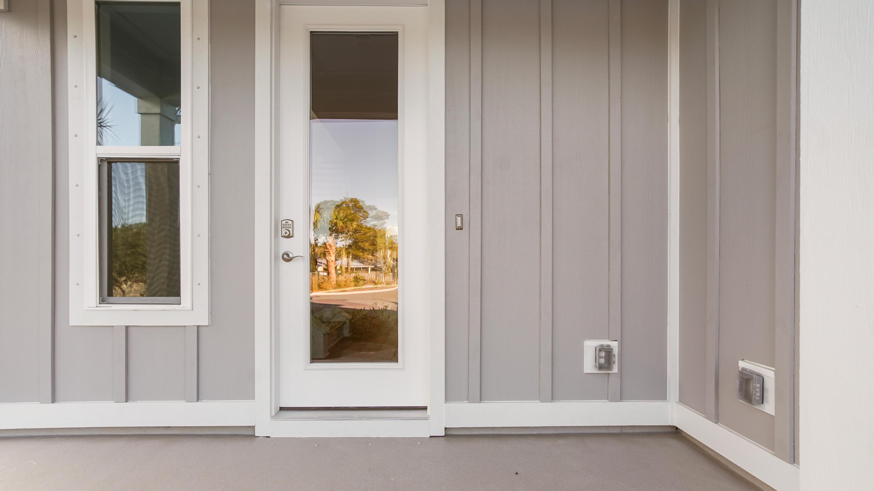 Image 2: 25_Ashwood_Findley_03_Entrance