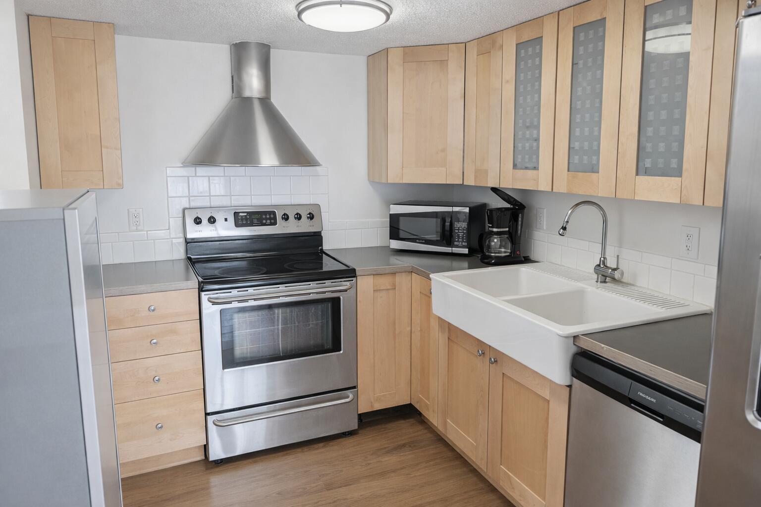 Image 3: Kitchen2