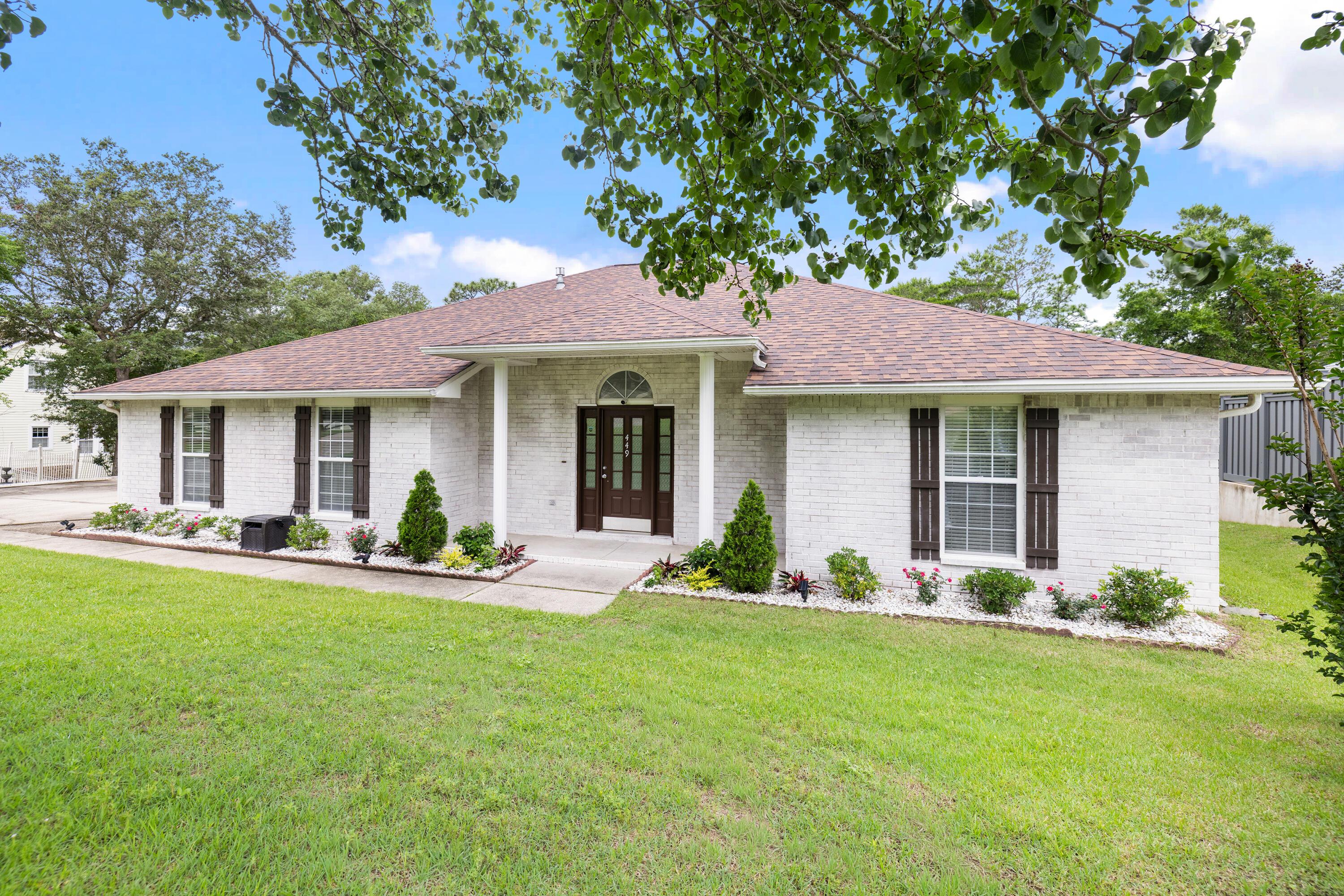 Image 1: 449RuckelDr-Niceville-FL-002