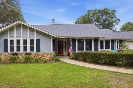 406 Greenwood Way