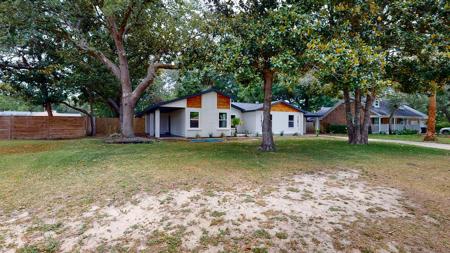 13 Wedgewood Ln