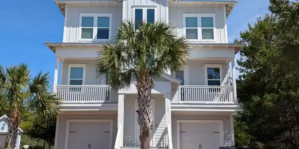 109 E Crabbing Hole Lane