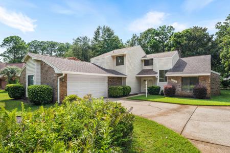 808 S Turnberry Cove