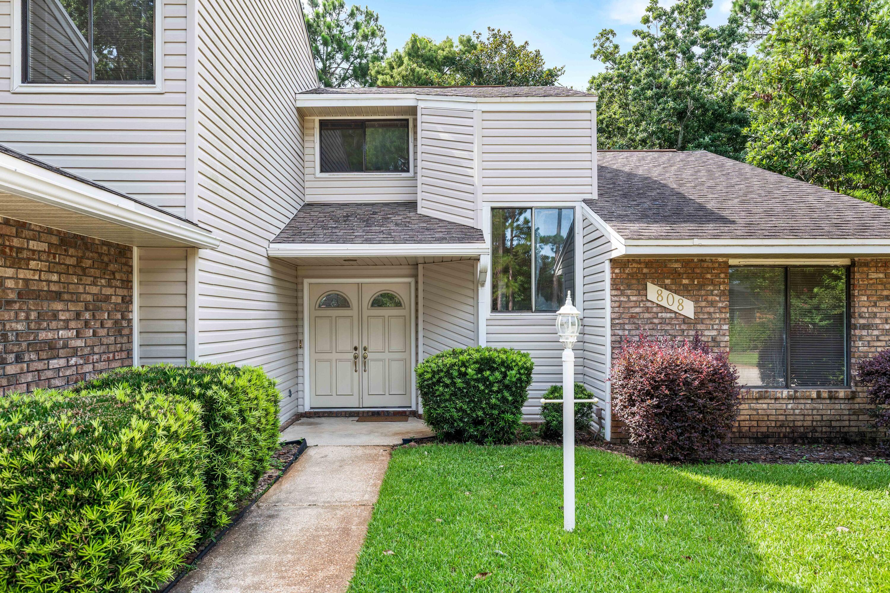 Image 2: 808 Turnberry-53