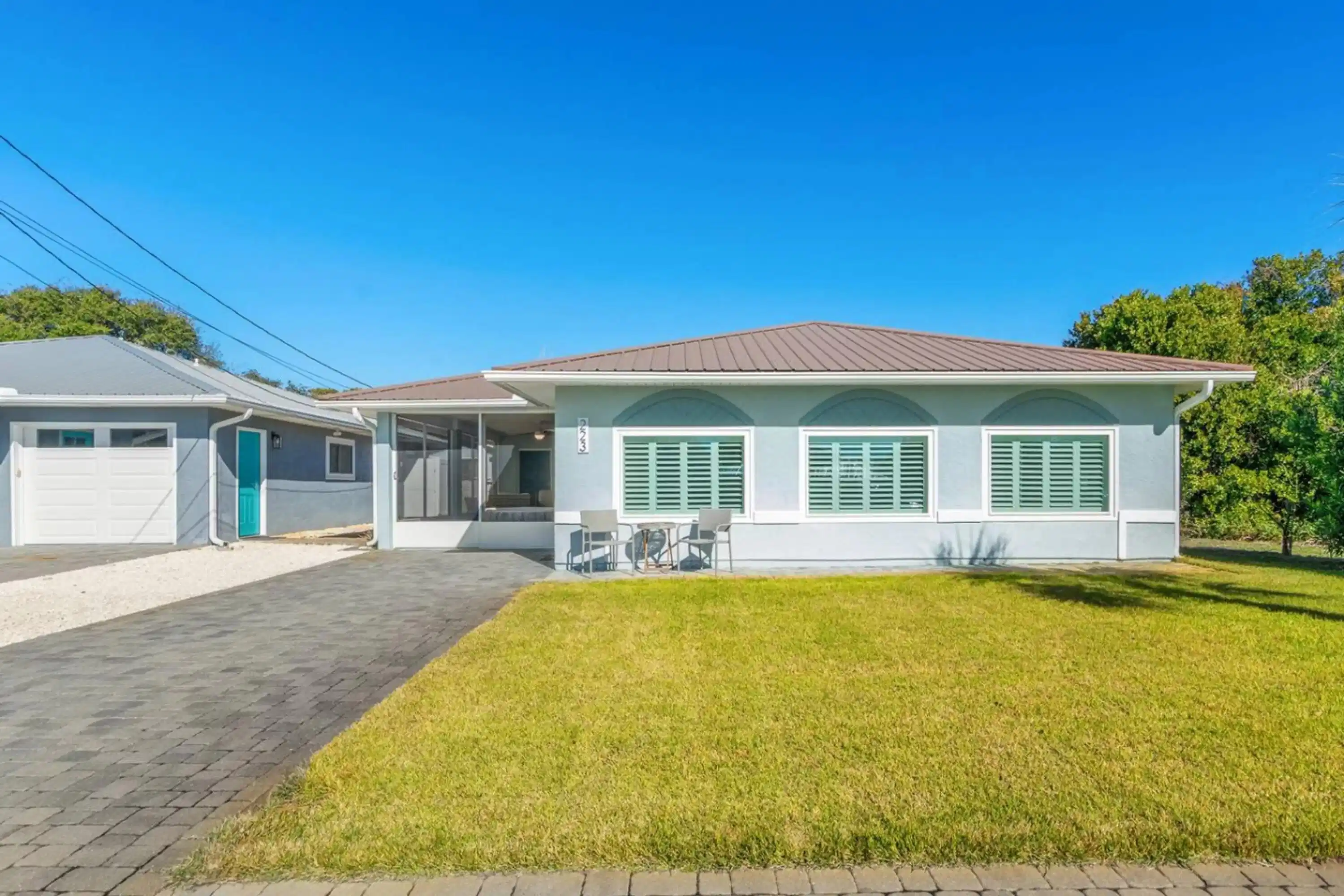 Image 1: 223 Le Grand Dr