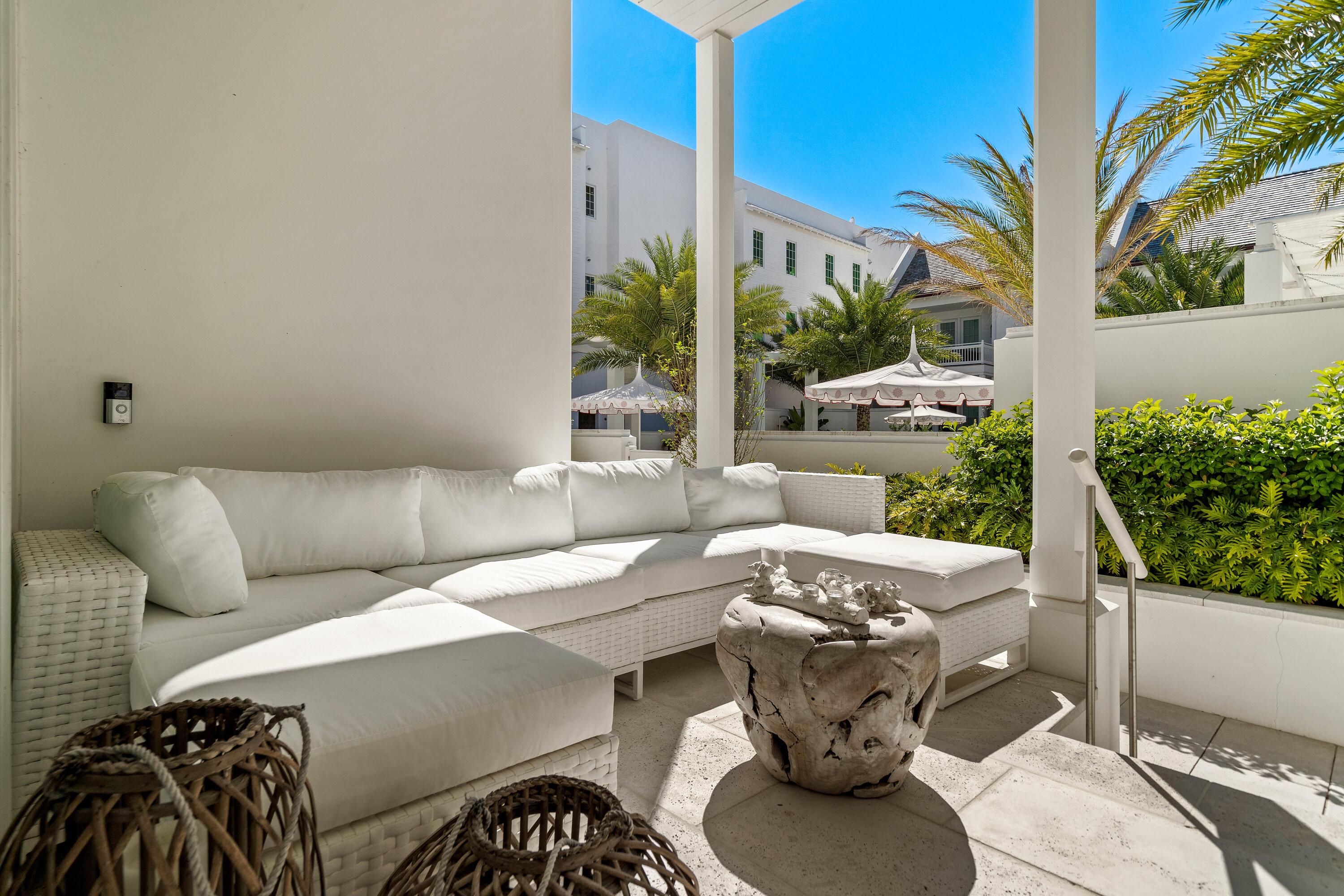 Image 4: M9 Patio