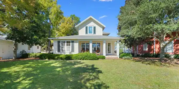 1327 E Ravens Run