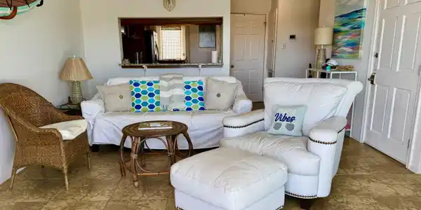 Image 3: Liv Rm 2