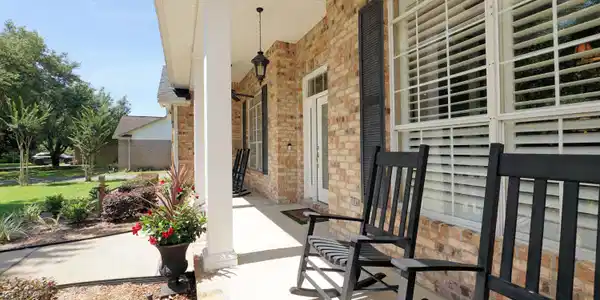 Image 4: 117BahiaVistaBackFrt99Porch6