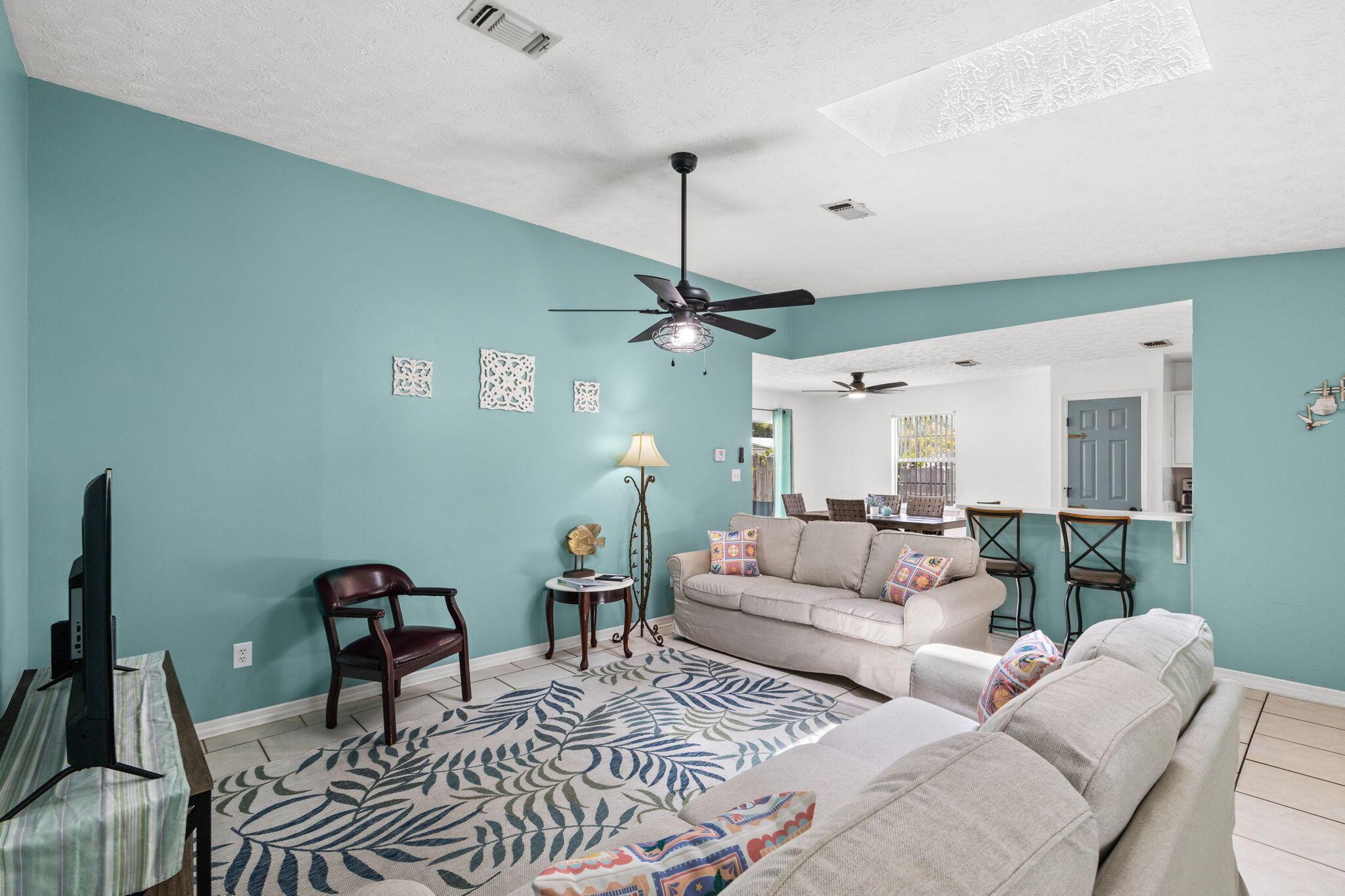 Image 3: Living Area