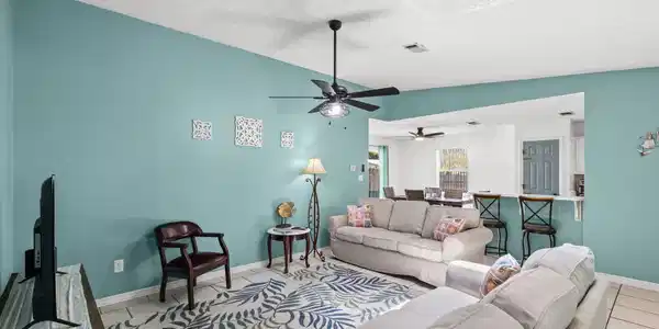 Image 3: Living Area
