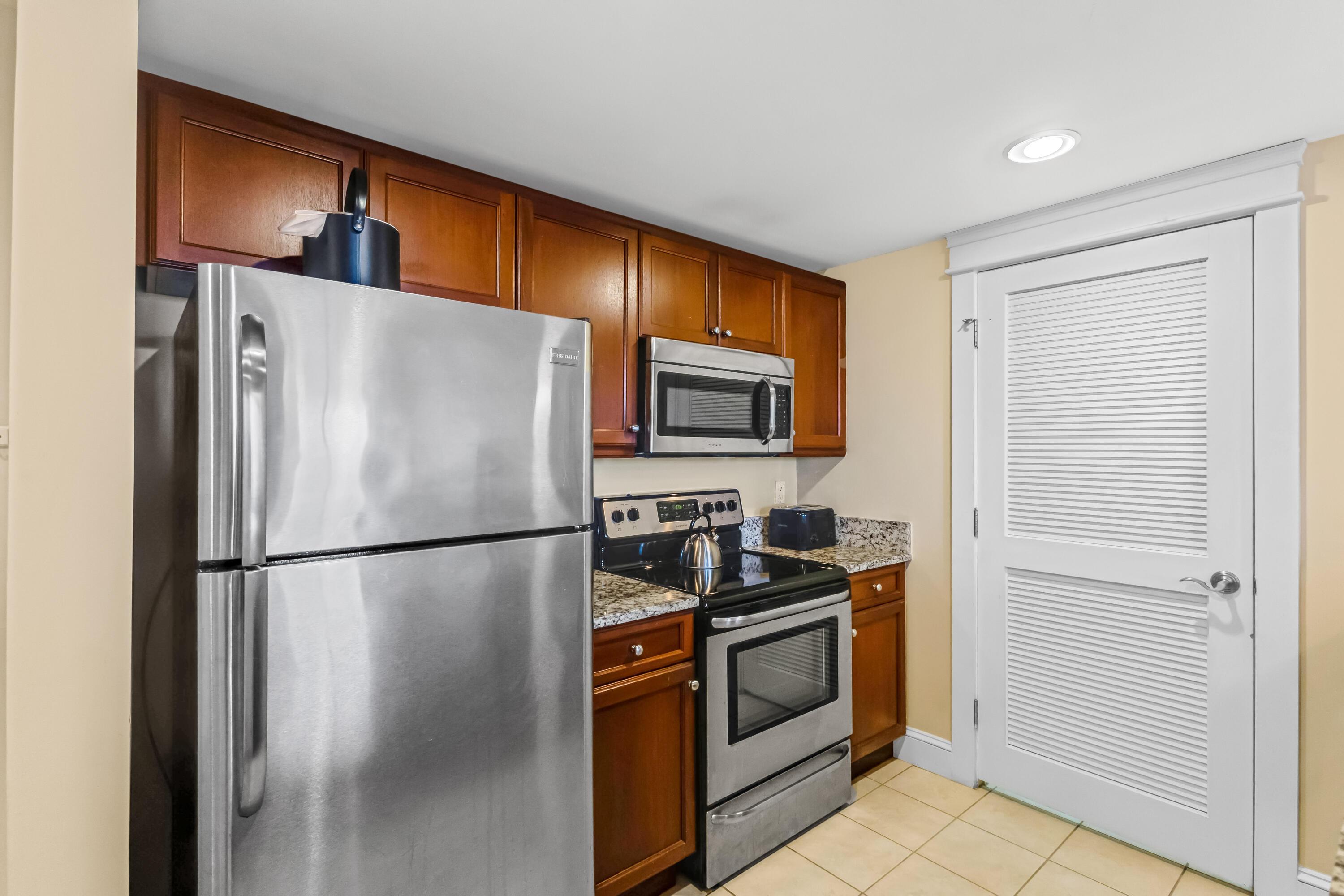Image 3: Kitchen