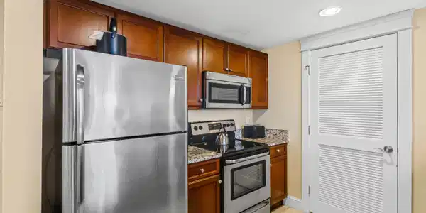 Image 3: Kitchen