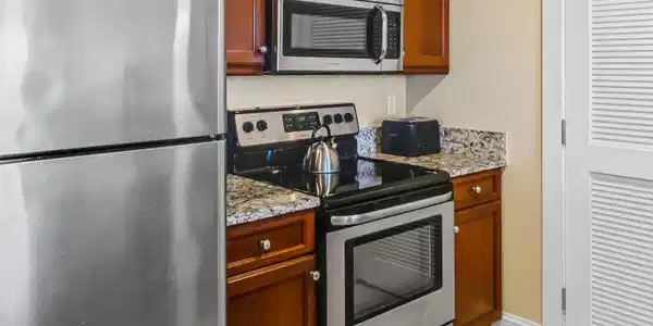 Image 4: Kitchen