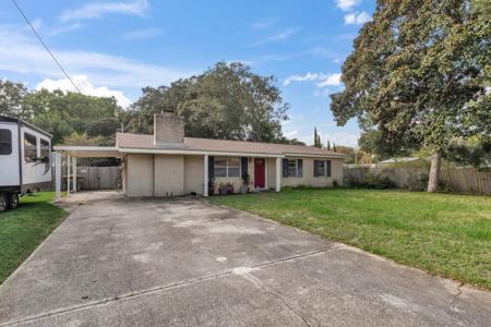 118 NW Baker Avenue