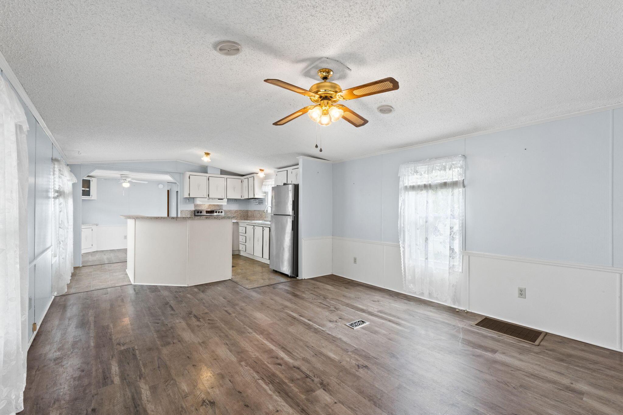 Image 4: 8-web-or-mls-FDP04155
