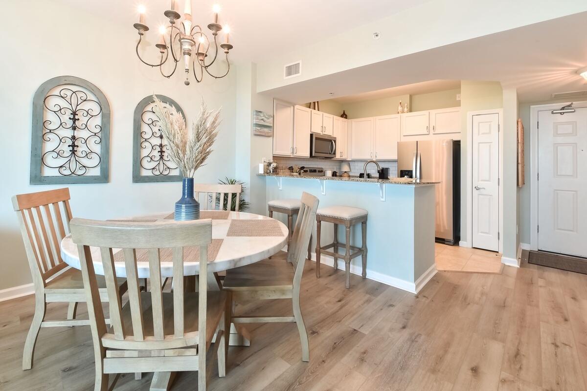 Image 3: Dining to Kitchen