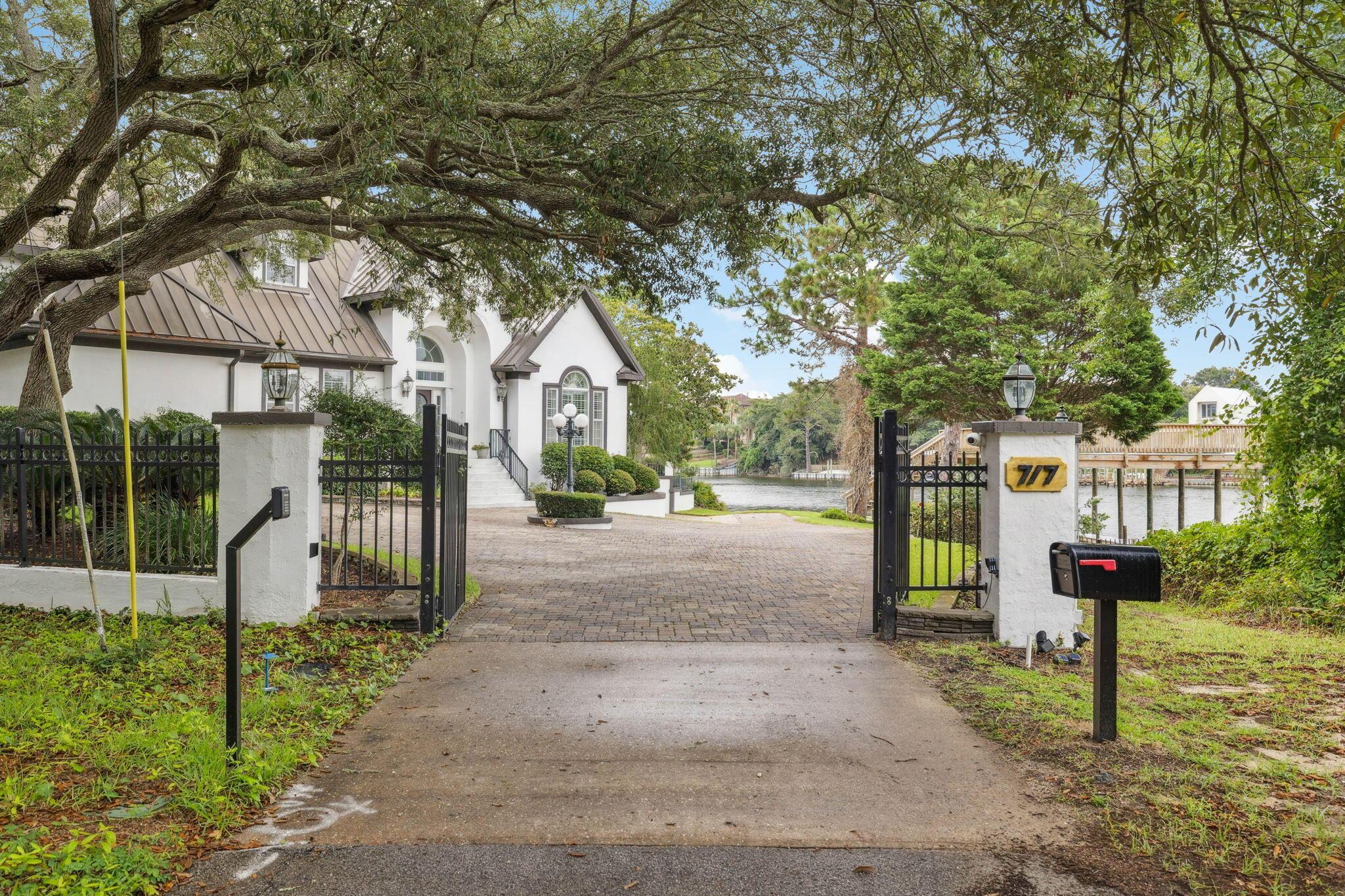 Image 2: Array_7176thSt-29