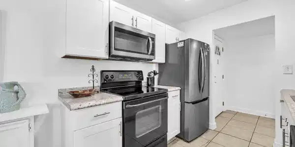 Image 4: 7-web-or-mls-DSC09014