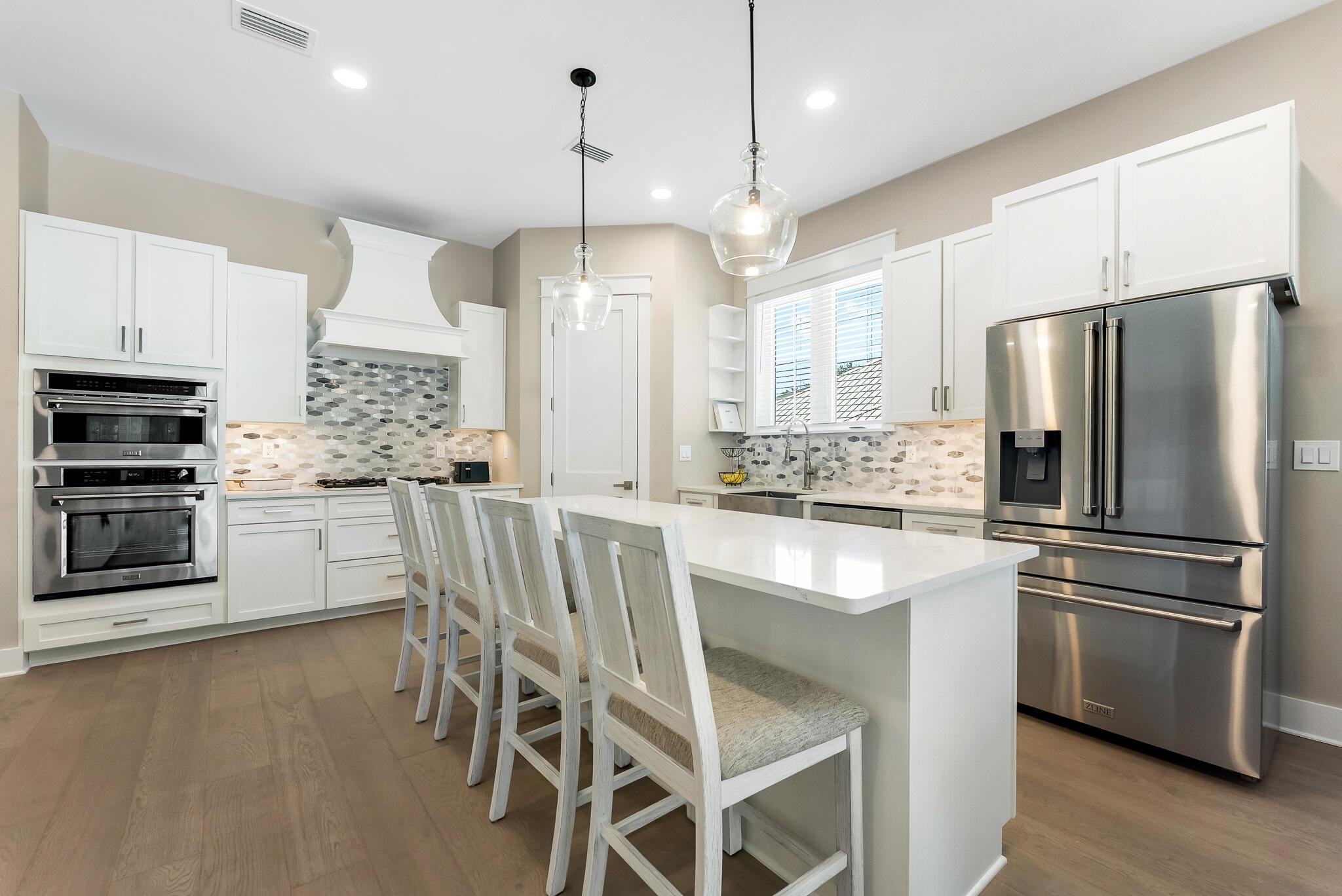 Image 3: Kitchen